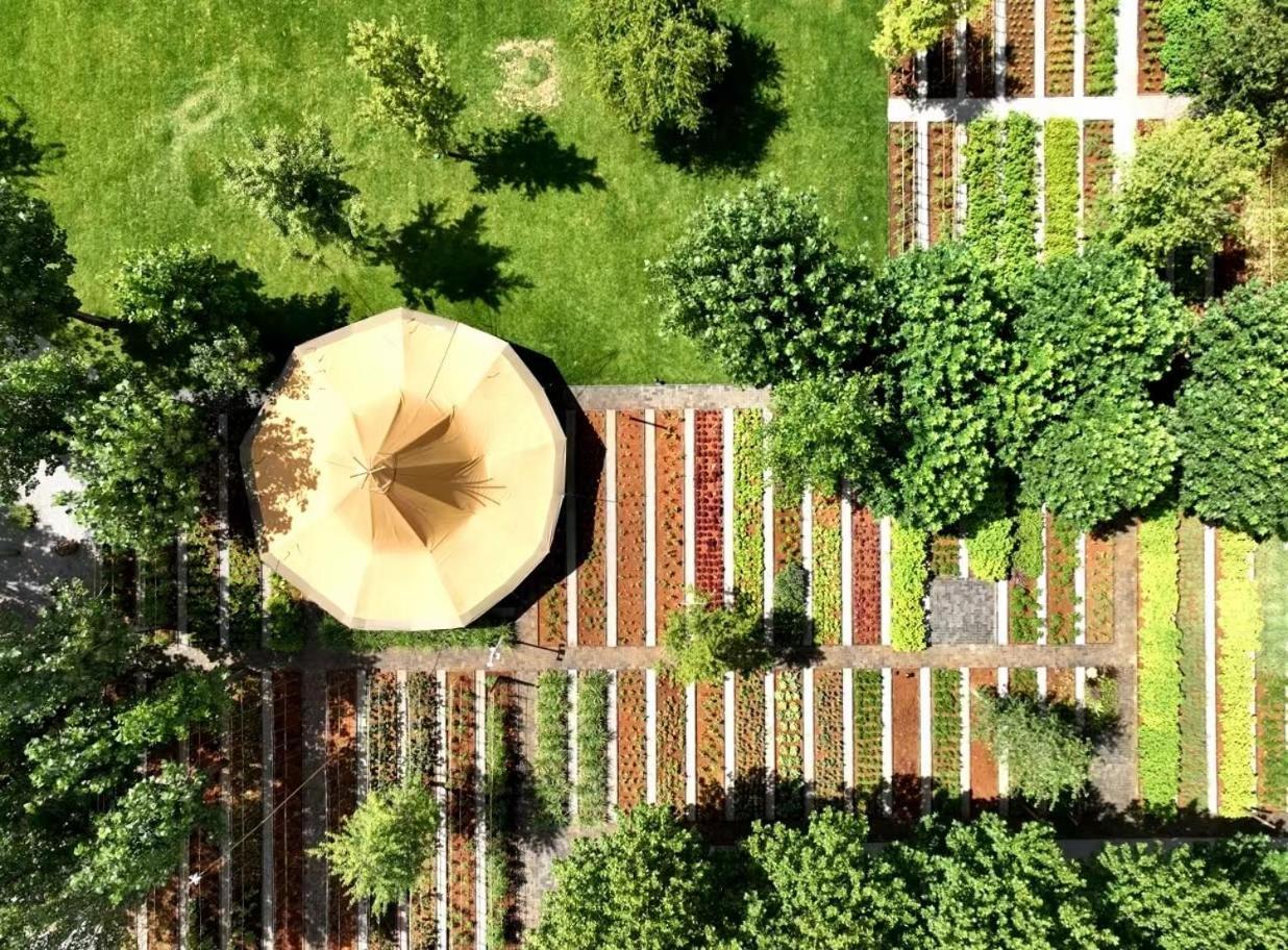 Отель Banyan Tree Lijiang Лицзян Экстерьер фото